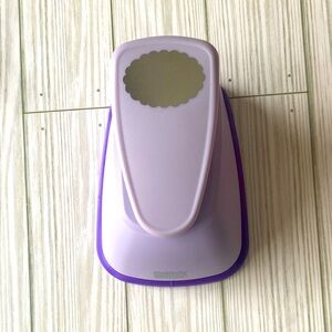 Marvy Uchida Oval Scallop Paper Punch 3"